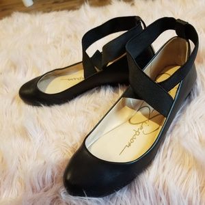 Black ballerina flats
